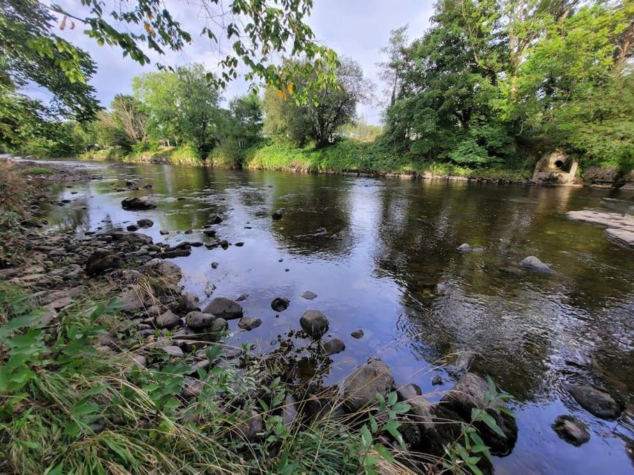 Ystradgynlais Riverside Bungalow - Direct River Access! מראה חיצוני תמונה