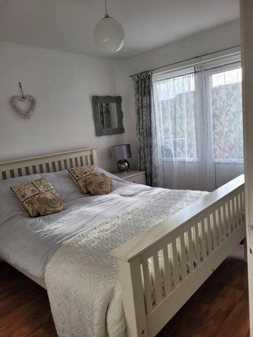 Ystradgynlais Riverside Bungalow - Direct River Access! מראה חיצוני תמונה
