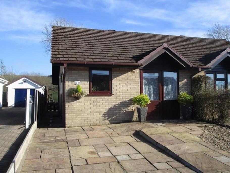 Ystradgynlais Riverside Bungalow - Direct River Access! מראה חיצוני תמונה