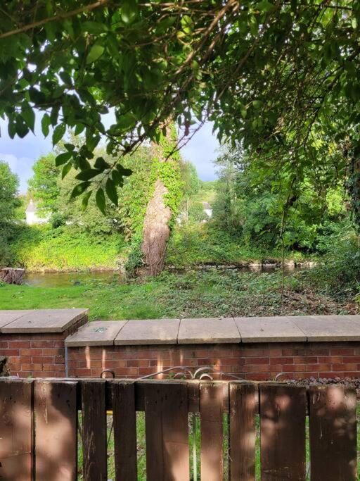 Ystradgynlais Riverside Bungalow - Direct River Access! מראה חיצוני תמונה