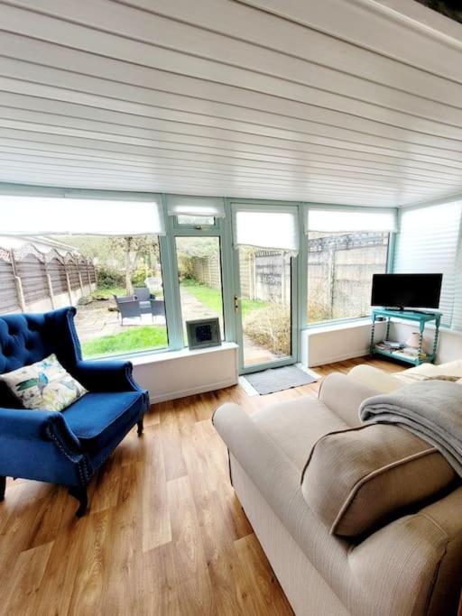 Ystradgynlais Riverside Bungalow - Direct River Access! מראה חיצוני תמונה