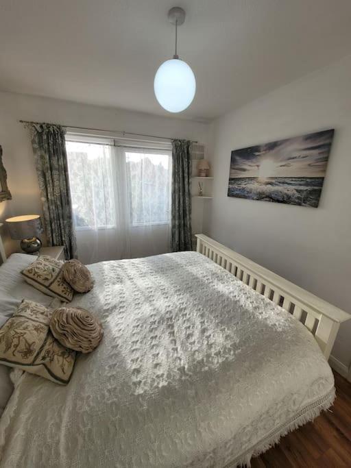 Ystradgynlais Riverside Bungalow - Direct River Access! מראה חיצוני תמונה
