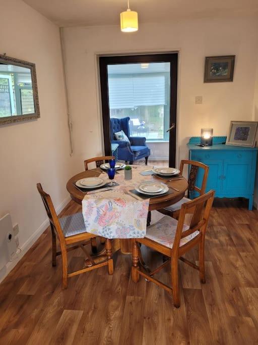 Ystradgynlais Riverside Bungalow - Direct River Access! מראה חיצוני תמונה