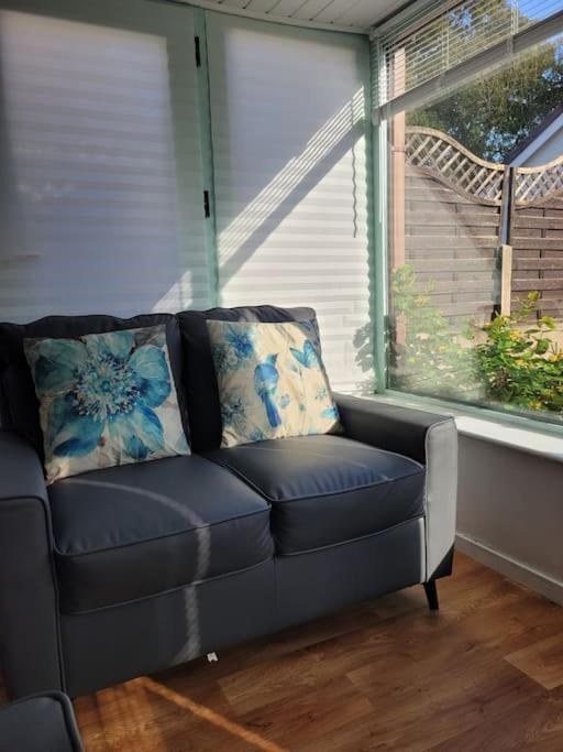 Ystradgynlais Riverside Bungalow - Direct River Access! מראה חיצוני תמונה