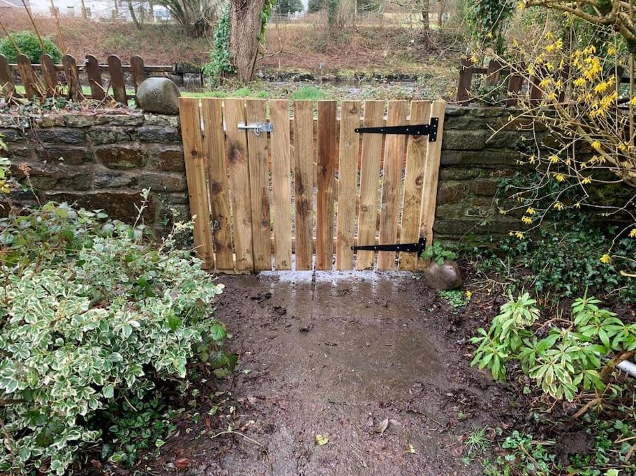 Ystradgynlais Riverside Bungalow - Direct River Access! מראה חיצוני תמונה