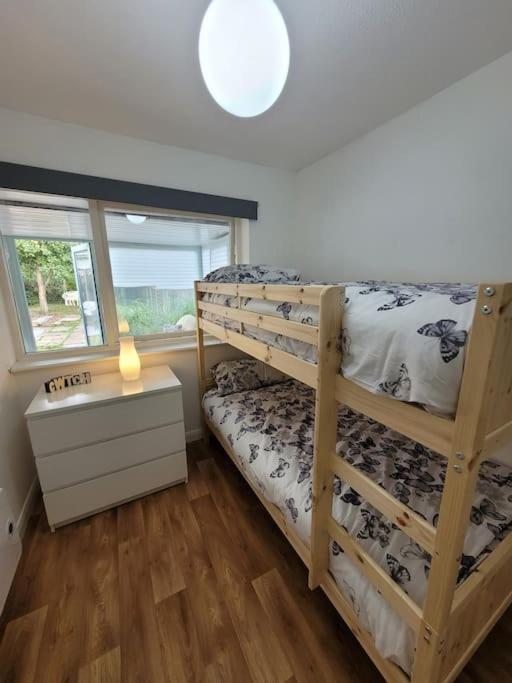 Ystradgynlais Riverside Bungalow - Direct River Access! מראה חיצוני תמונה